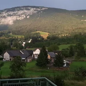 https://studio-entre-lac-et-montagne.hotels-rhonealpes.com